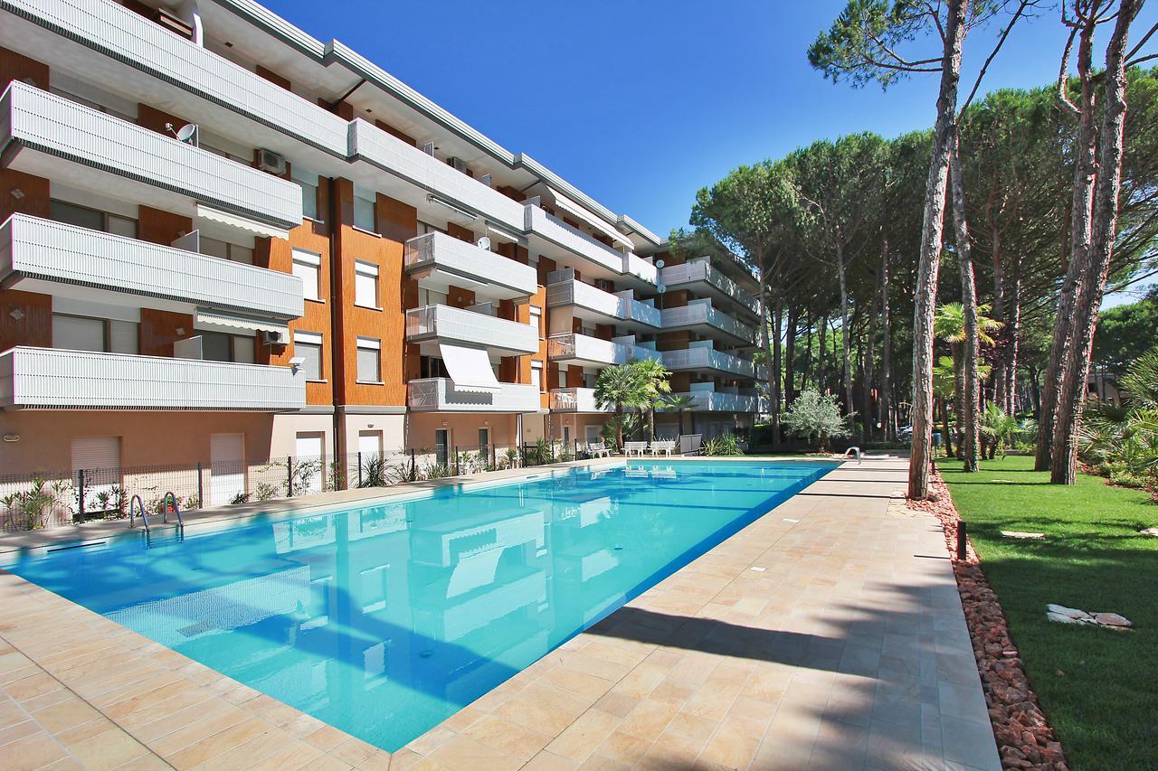 Condominio Schubert Lignano Sabbiadoro Exterior foto